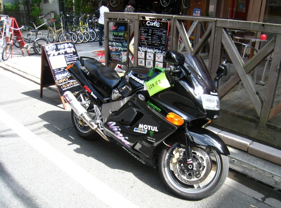 JIB & CAFE 103 PULPO 20110521-4おきゃくさま バイク