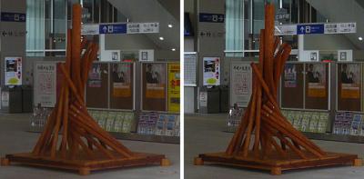 高知駅の木のオブジェ 平行法ステレオ立体３Ｄ写真