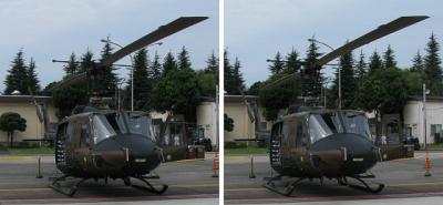 自衛隊の汎用ヘリコプターUH-1J 交差法ステレオ立体３Ｄ写真