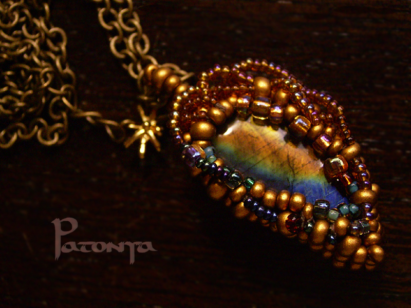necklace　虹色の羽根