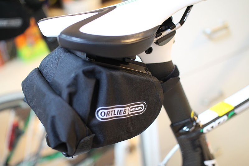 クロスバイクで自転車通勤ダイエット オルトリーブ(ORTLIEB)のサドルバッグのレビュー
