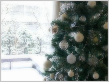 ホワイトクリスマスツリー