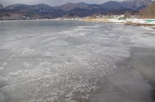山中湖が凍っています！05