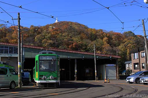 紅葉の札幌市電 電車事業所