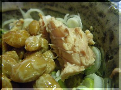 鮭缶と納豆と白ねぎ.jpg