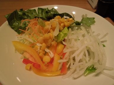 お変わりのサラダの方が多い.jpg