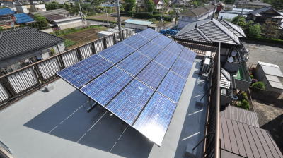 伸和工業の屋上に設置した太陽光発電