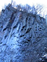 日光華厳の滝の岩棚（冬）